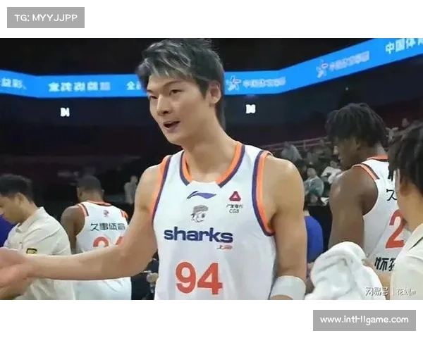 王哲林简单处理后继续比赛,职业球员敬业精神获赞 王哲林简单处理后继续比赛,职业球员敬业精神获赞