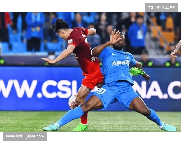 老将颜骏凌扑救点球瞬间，海港客场守住胜利